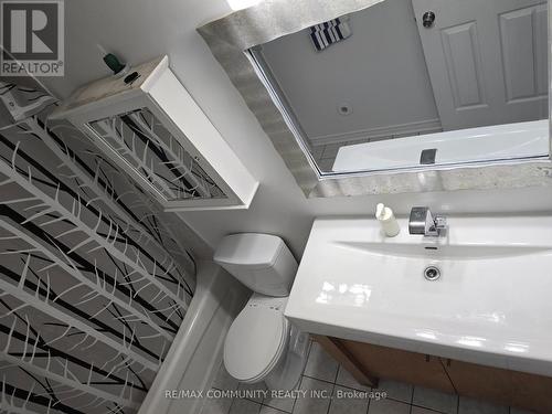 31 - 200 Mclevin Avenue, Toronto, ON - Indoor Photo Showing Bathroom