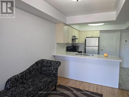 31 - 200 Mclevin Avenue, Toronto, ON - Indoor Photo Showing Kitchen