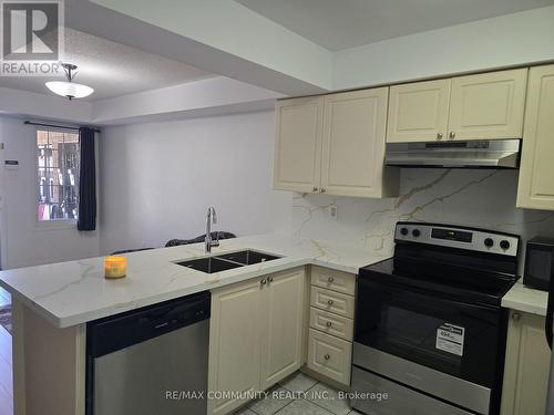 31 - 200 Mclevin Avenue, Toronto, ON - Indoor Photo Showing Kitchen With Double Sink