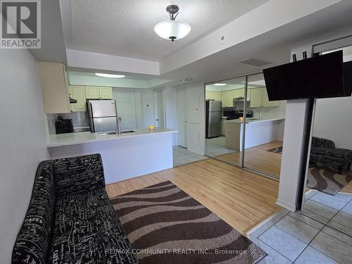 31 - 200 Mclevin Avenue, Toronto, ON - Indoor Photo Showing Kitchen