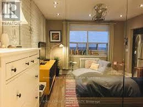 3 - 922 Bathurst Street, Toronto, ON - Indoor