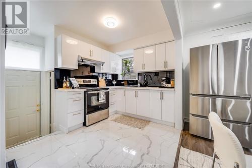 1928 Central, Windsor, ON - Indoor Photo Showing Kitchen