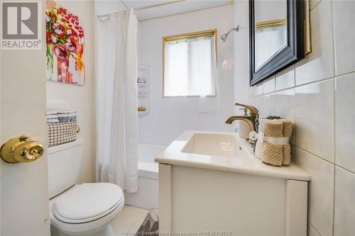 1928 Central, Windsor, ON - Indoor Photo Showing Bathroom