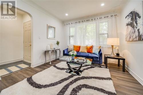 1928 Central, Windsor, ON - Indoor Photo Showing Living Room