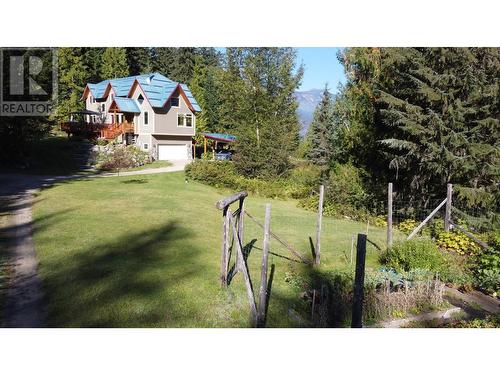 8201 Red Mountain Road, Silverton, BC - Outdoor