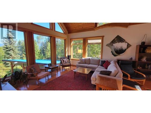 8201 Red Mountain Road, Silverton, BC - Indoor