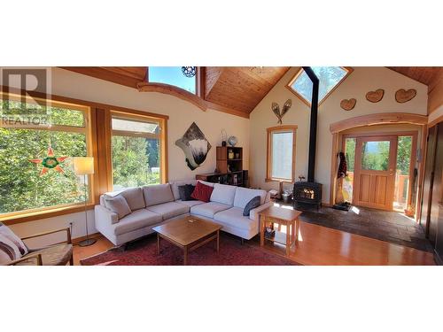 8201 Red Mountain Road, Silverton, BC - Indoor Photo Showing Living Room