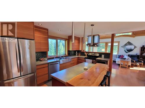 8201 Red Mountain Road, Silverton, BC - Indoor