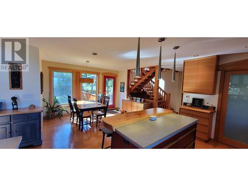 8201 Red Mountain Road, Silverton, BC - Indoor