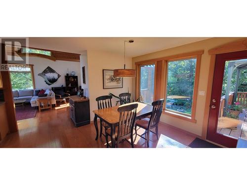 8201 Red Mountain Road, Silverton, BC - Indoor Photo Showing Dining Room