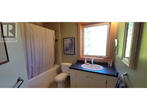 8201 Red Mountain Road, Silverton, BC - Indoor Photo Showing Bathroom