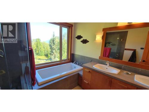 8201 Red Mountain Road, Silverton, BC - Indoor Photo Showing Bathroom