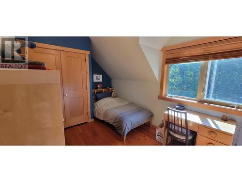 8201 Red Mountain Road, Silverton, BC - Indoor Photo Showing Bedroom