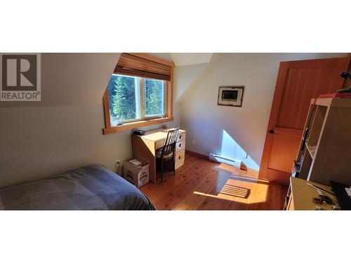 8201 Red Mountain Road, Silverton, BC - Indoor Photo Showing Bedroom