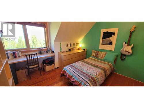 8201 Red Mountain Road, Silverton, BC - Indoor Photo Showing Bedroom