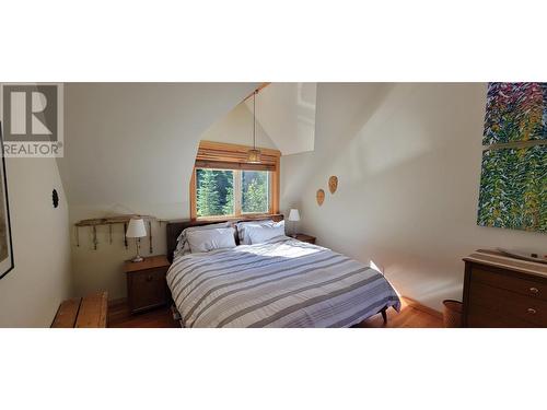 8201 Red Mountain Road, Silverton, BC - Indoor Photo Showing Bedroom