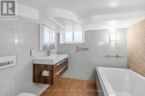 27 Chisholm Avenue, Toronto, ON - Indoor Photo Showing Bathroom