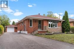 131 MANNING AVENUE  Hamilton, ON L9A 3E8