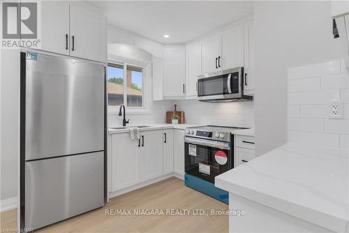 131 Manning Avenue, Hamilton, ON - Indoor Photo Showing Kitchen