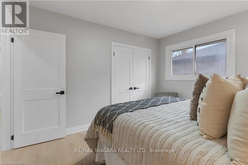 131 Manning Avenue, Hamilton, ON - Indoor Photo Showing Bedroom