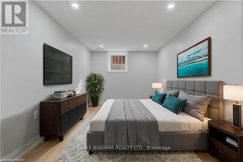 131 Manning Avenue, Hamilton, ON - Indoor Photo Showing Bedroom