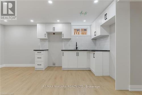 131 Manning Avenue, Hamilton, ON - Indoor Photo Showing Kitchen