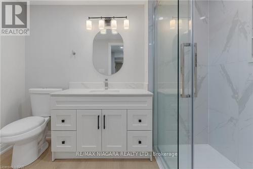 131 Manning Avenue, Hamilton, ON - Indoor Photo Showing Bathroom