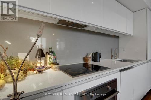 720 - 20 Minowan Miikan Lane, Toronto, ON - Indoor Photo Showing Kitchen