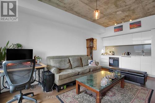 720 - 20 Minowan Miikan Lane, Toronto, ON - Indoor Photo Showing Living Room