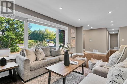 2314 Ridgecrest Place, Ottawa, ON - Indoor Photo Showing Living Room