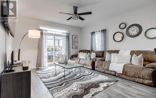 75 Farmington Crescent, Belleville, ON - Indoor Photo Showing Living Room