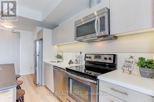 809 - 390 Cherry Street, Toronto, ON - Indoor Photo Showing Kitchen