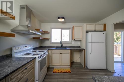 120 Parker Drive, Prince George, BC - Indoor Photo Showing Kitchen