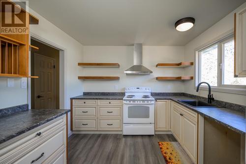 120 Parker Drive, Prince George, BC - Indoor Photo Showing Kitchen