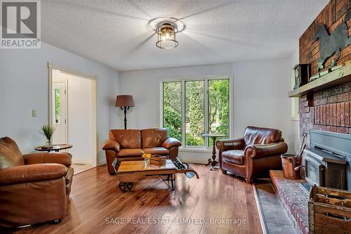 465 County Road 24, Kawartha Lakes, ON - Indoor Photo Showing Living Room