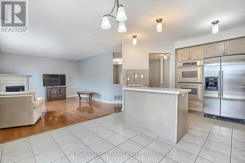 16 Hirst Avenue, Georgina, ON - Indoor Photo Showing Kitchen