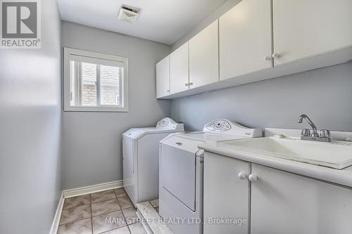 16 Hirst Avenue, Georgina, ON - Indoor Photo Showing Laundry Room