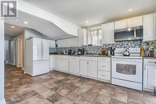 16 Hirst Avenue, Georgina, ON - Indoor Photo Showing Kitchen