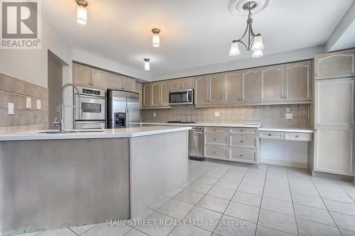 16 Hirst Avenue, Georgina, ON - Indoor Photo Showing Kitchen