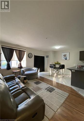 3200 Regional Road 56 Unit# 208, Binbrook, ON - Indoor Photo Showing Living Room