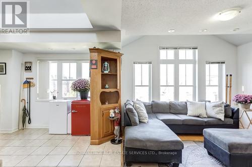 6 - 634 Shoreline Drive, Mississauga, ON - Indoor Photo Showing Living Room