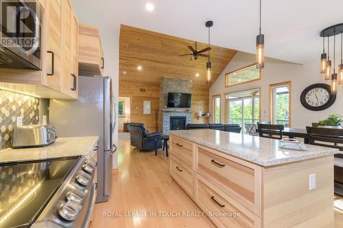 149 John Buchler Road, Georgian Bay, ON - Indoor Photo Showing Kitchen With Upgraded Kitchen