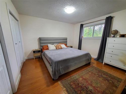 90 Pierson Drive, Tyndall, MB - Indoor Photo Showing Bedroom