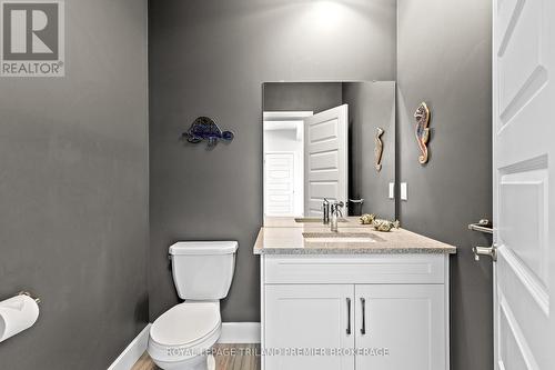 2020 Wateroak Drive, London, ON - Indoor Photo Showing Bathroom