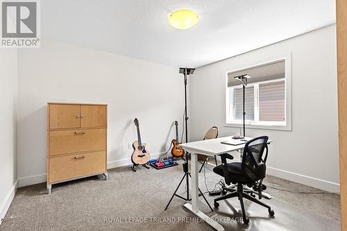 2020 Wateroak Drive, London, ON - Indoor Photo Showing Other Room