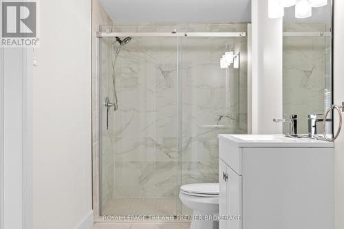 2020 Wateroak Drive, London, ON - Indoor Photo Showing Bathroom