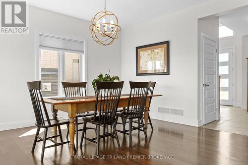 2020 Wateroak Drive, London, ON - Indoor Photo Showing Dining Room