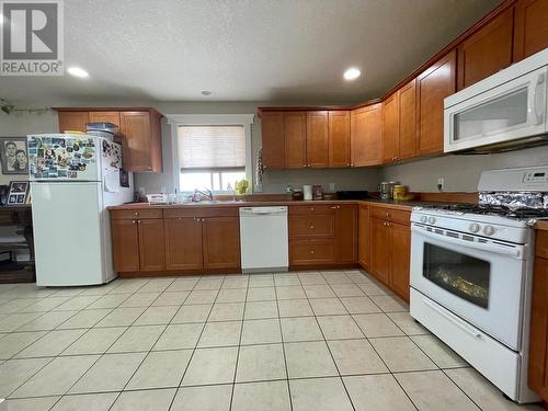 5008 46 Street, Fort Nelson, BC - Indoor Photo Showing Kitchen