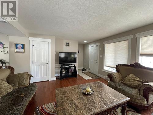 5008 46 Street, Fort Nelson, BC - Indoor Photo Showing Living Room