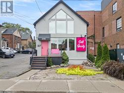 246 DUNDURN STREET S  Hamilton, ON L8P 4K7